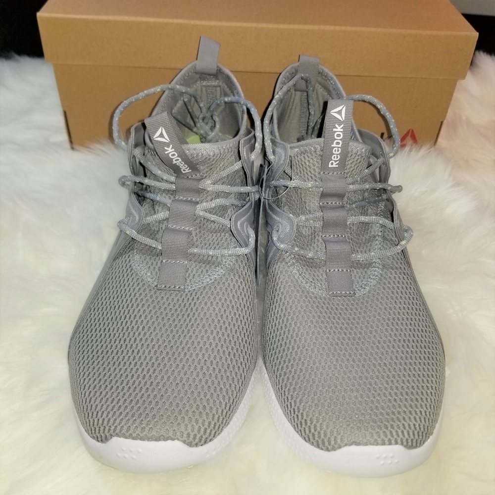 Reebok Womens Gray Cardio Motion  Sneaker Size 10